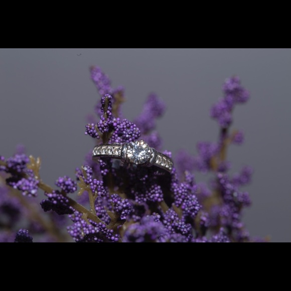 Moissanite engagement ring - Picture 2 of 3